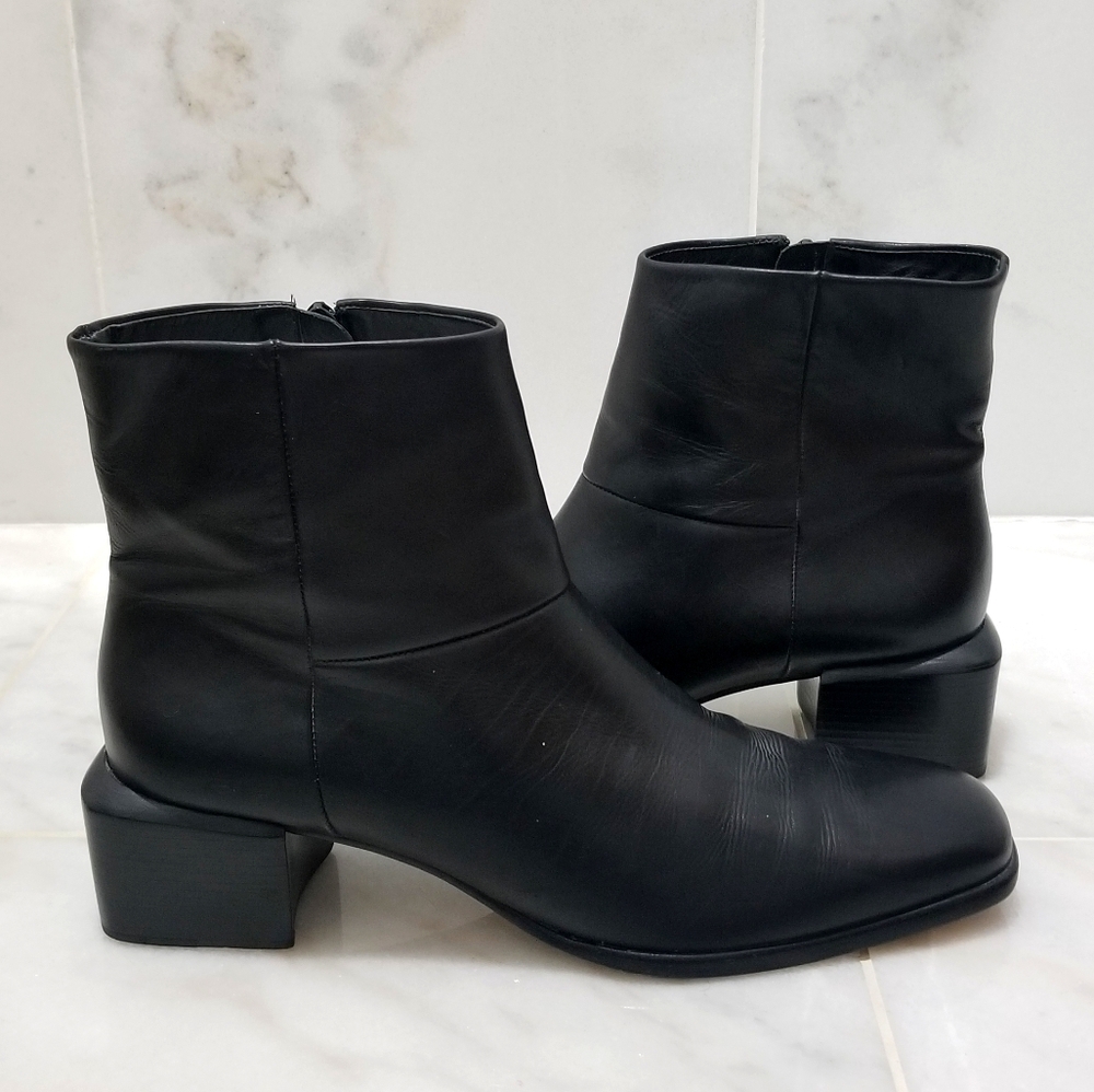 Cole Haan Black Leather Square Toe Block Heel 9
